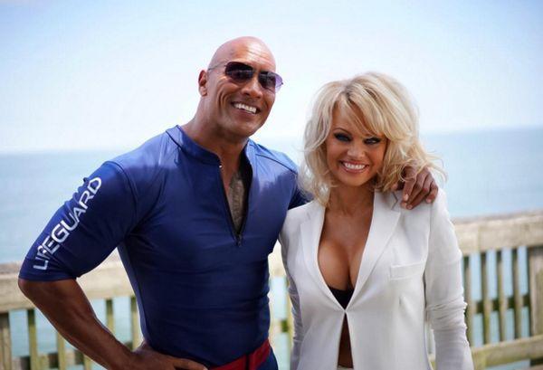 Baywatch: Dwayne Johnson és Pamela Anderson